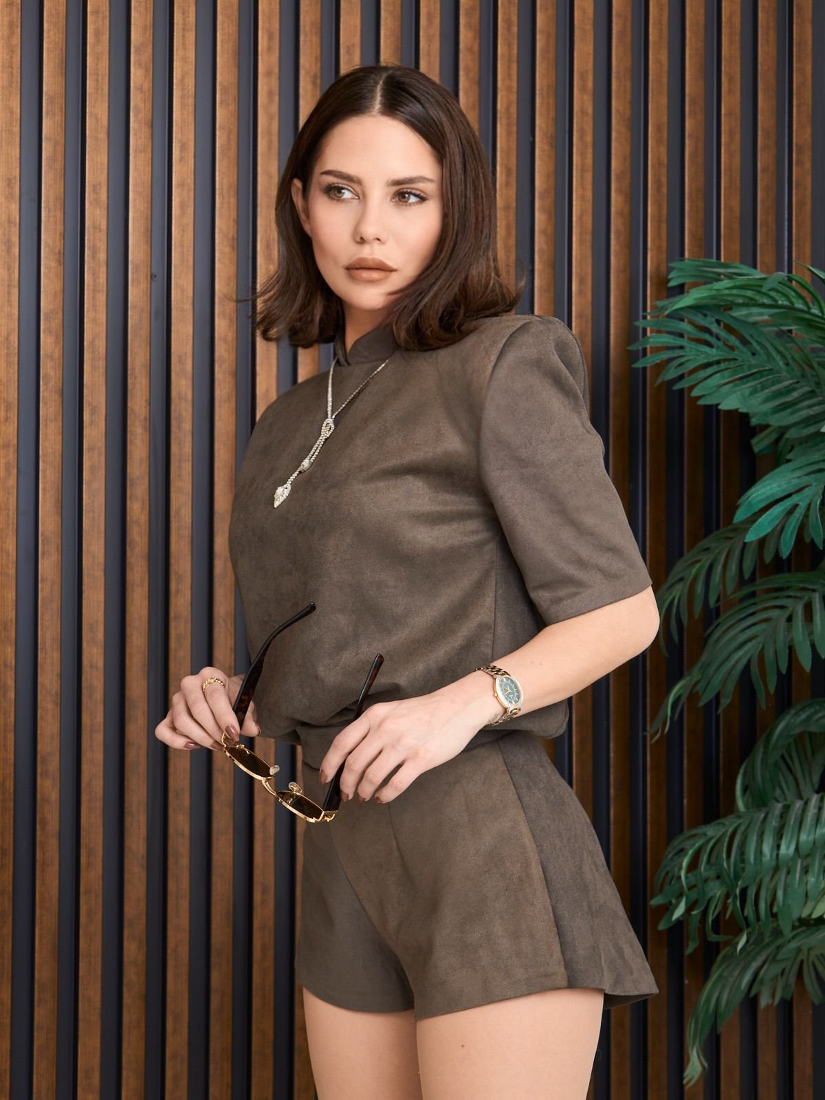 Sırt Dekolteli Vatkalı Şort Tulum