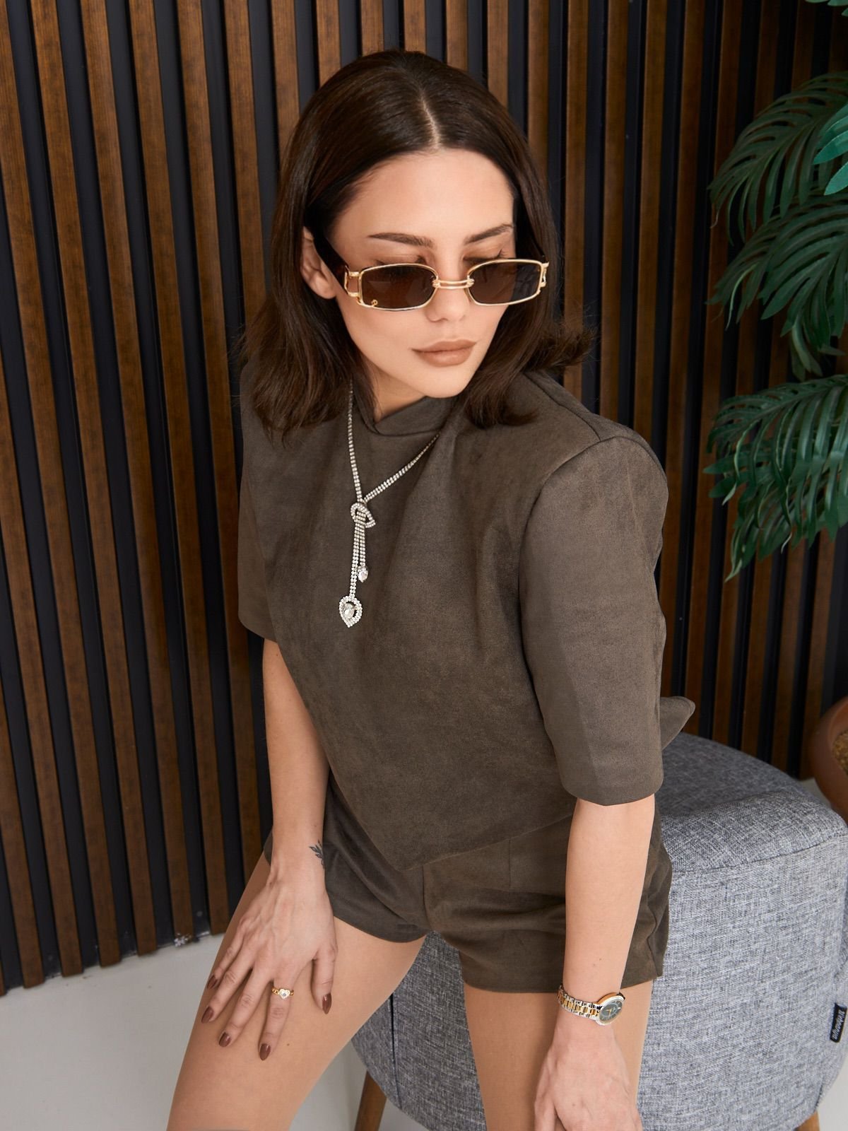 Sırt Dekolteli Vatkalı Şort Tulum - Görsel 2